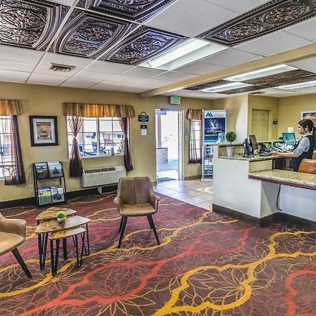 Days Inn By Wyndham Монтроз Экстерьер фото